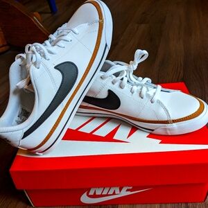 New in Box Nike Court Legacy Size 7